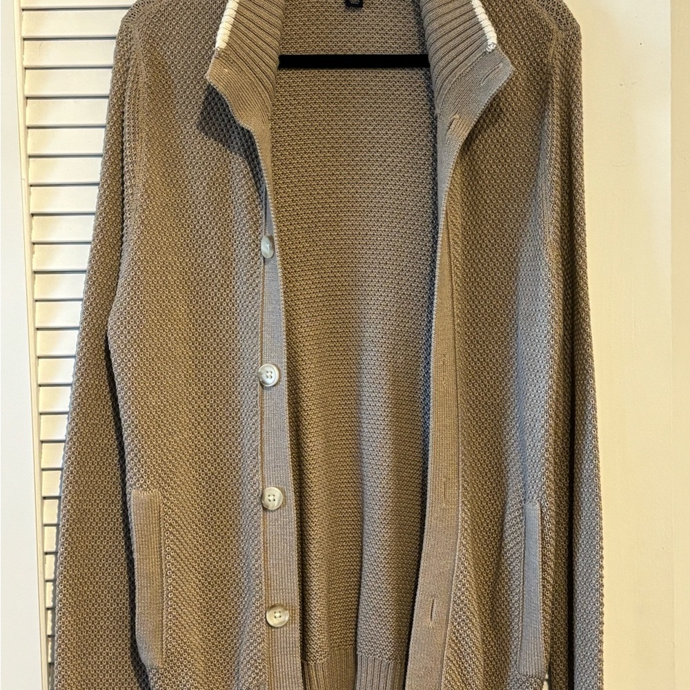 Banana Republic Men’s beige and white sweater